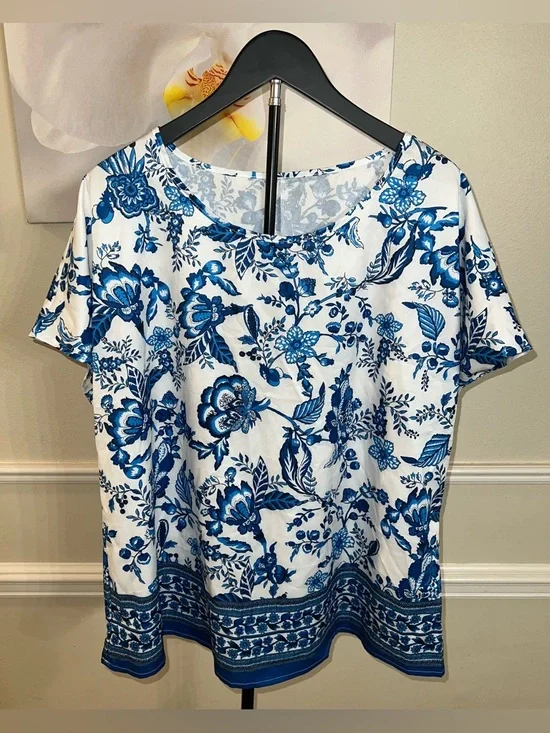 Women’s Blue and White Floral Print Loose Shirt Plus Size Top! Size 2XL. - Picture 1 of 10